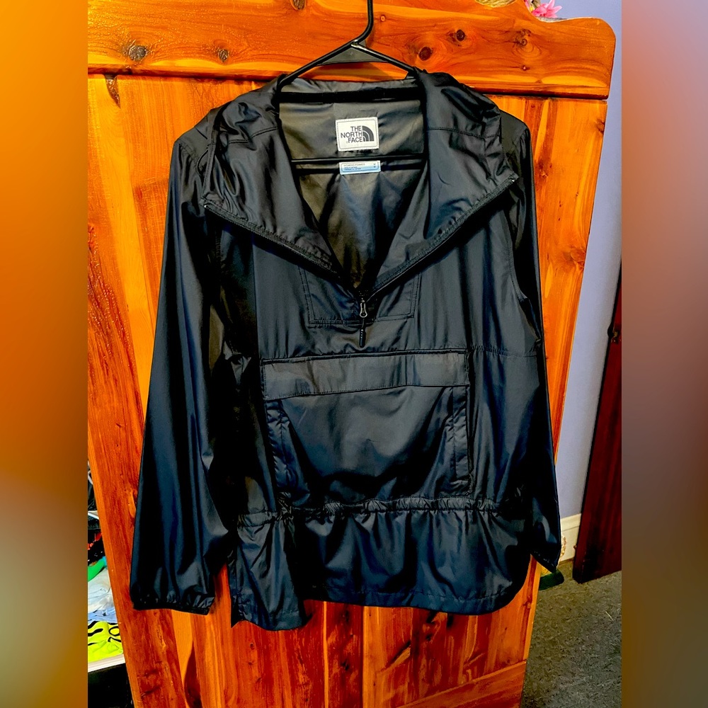 North face women’s anorak never used